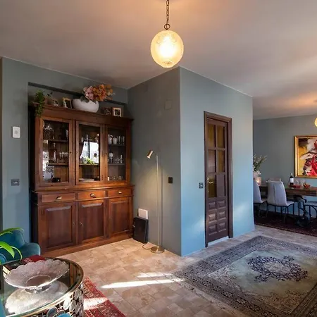 Eclectic Townhouse W Rooftop In Center *