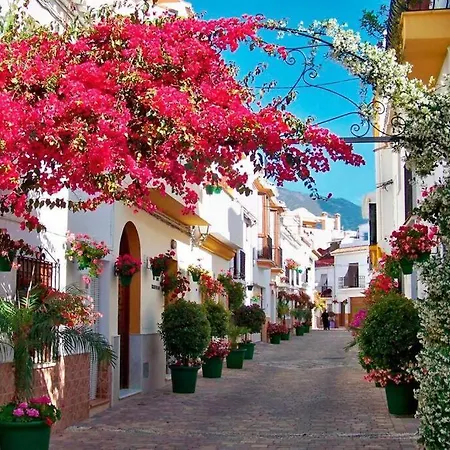 Eclectic Townhouse W Rooftop In Center * Estepona